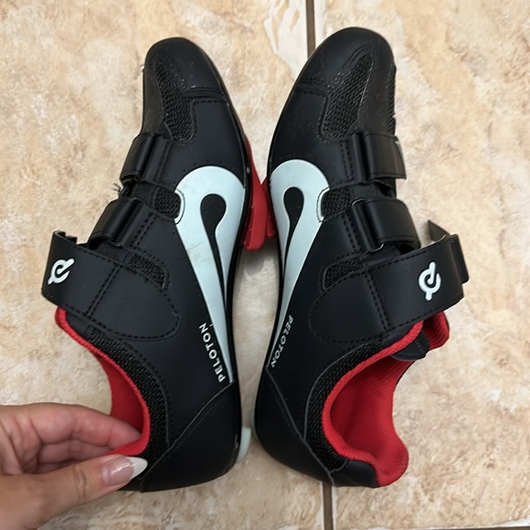 Peloton bike shoes with cleats size 39 (Size women’s 8) - Picture 2 of 7